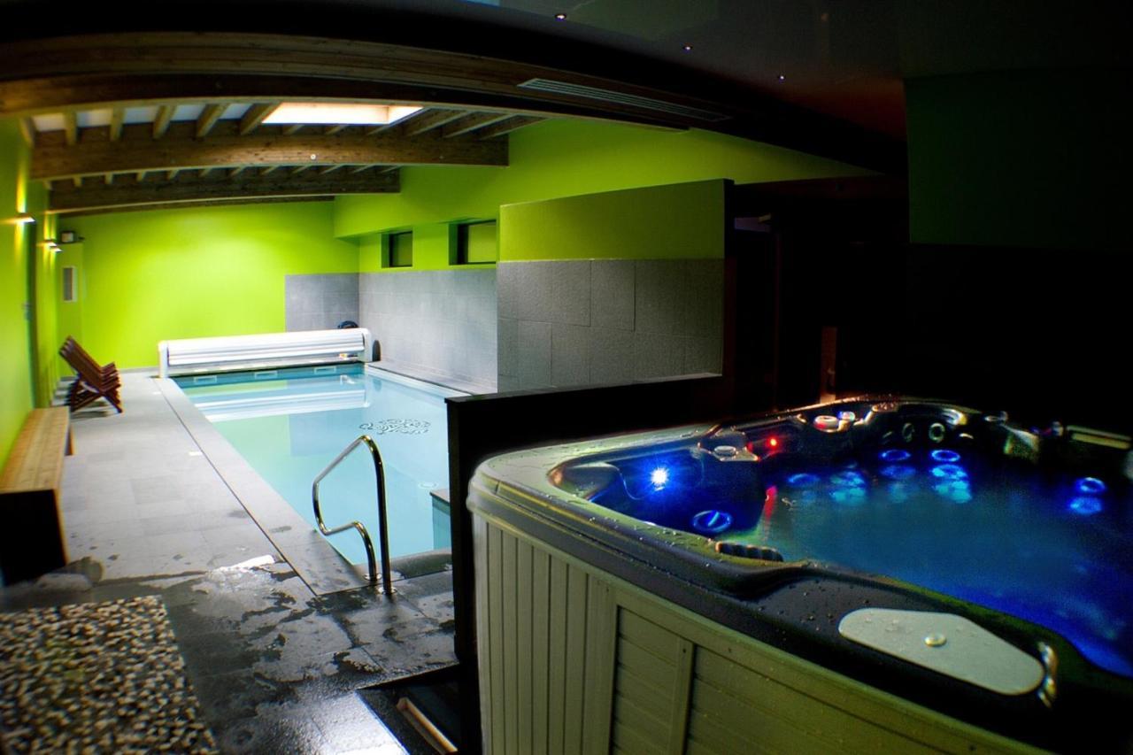 Roche Des Ducs Avec Piscine Toute L'annee, Spa, Sauna, Hammam